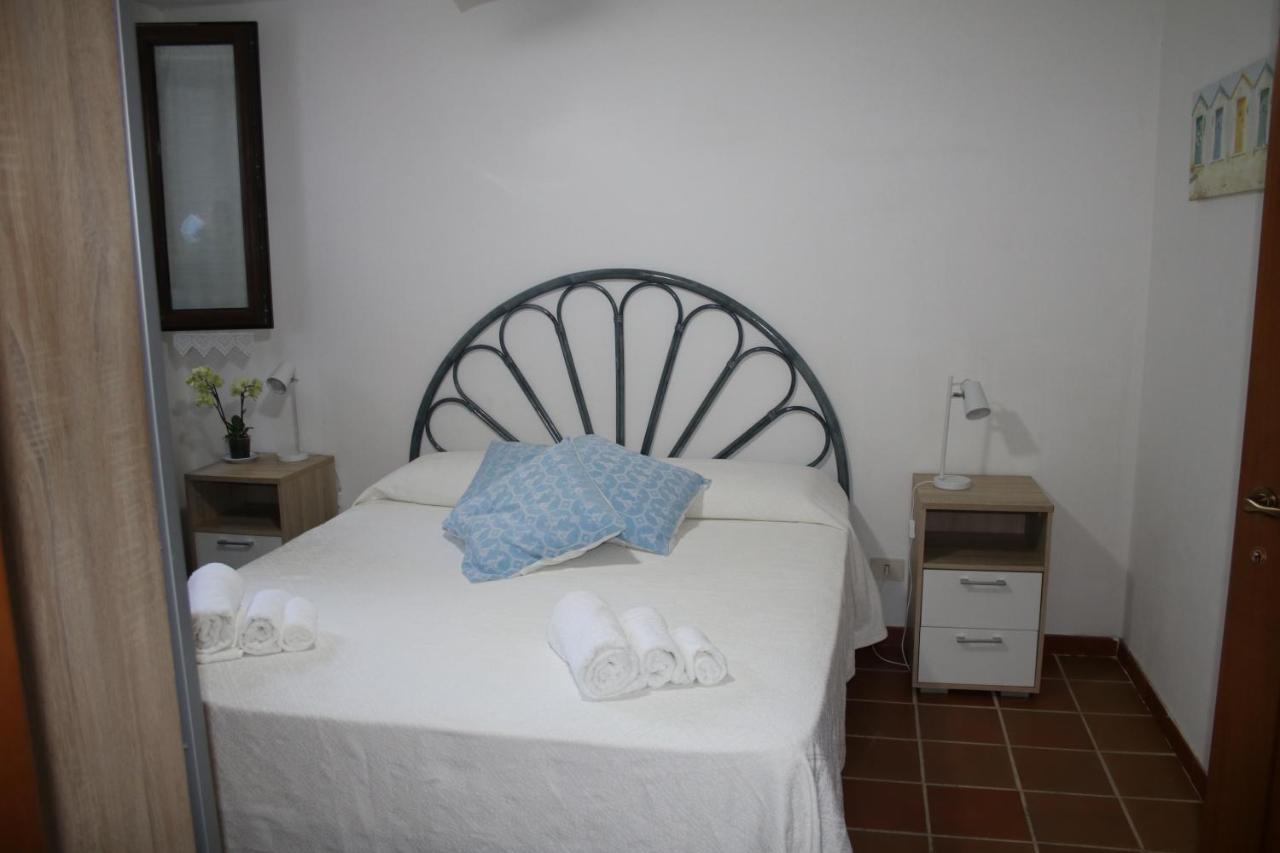 B&B Sa Serra Стинтино Экстерьер фото